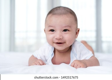 happy baby on bed home 260nw 149