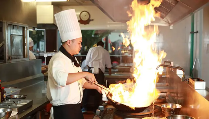 bang mo ta cong viec cua bep chinh tromg nha hang