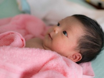 1508293252 tre 1 thang tuoi tang