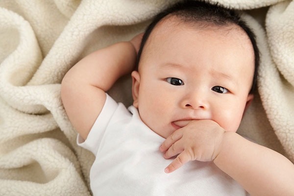 cach chua tao bon cho tre so sin